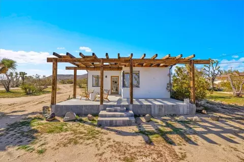 Exterior - 5437 Paradise View Rd, Yucca Valley, CA 92284 photo 2 of 29