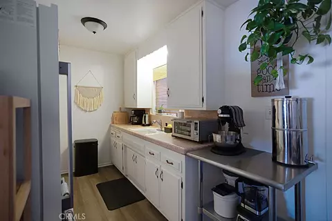 Kitchen - 7744 Inca Trl, Yucca Valley, CA 92284 photo 2 of 6