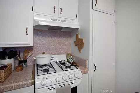 Kitchen - 7744 Inca Trl, Yucca Valley, CA 92284 photo 4 of 6