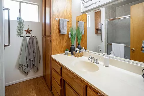 Bath - 7744 Inca Trl, Yucca Valley, CA 92284 photo 2 of 3