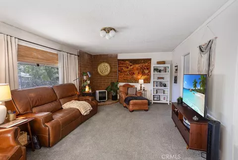 Living - 7744 Inca Trl, Yucca Valley, CA 92284 photo 4 of 6