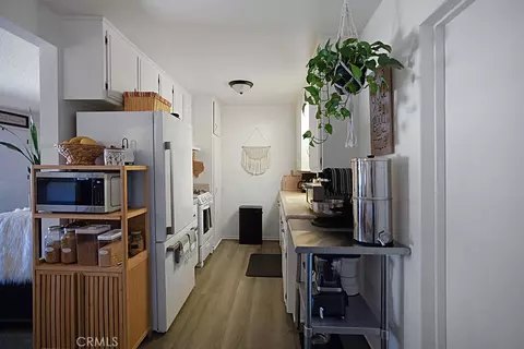 Kitchen - 7744 Inca Trl, Yucca Valley, CA 92284 photo 1 of 6