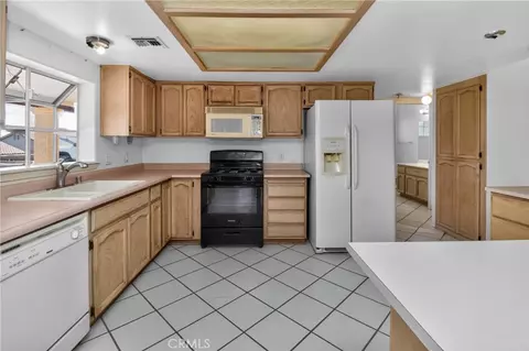 Kitchen - 2209 Casa Linda, Needles, CA 92363 photo 2 of 4