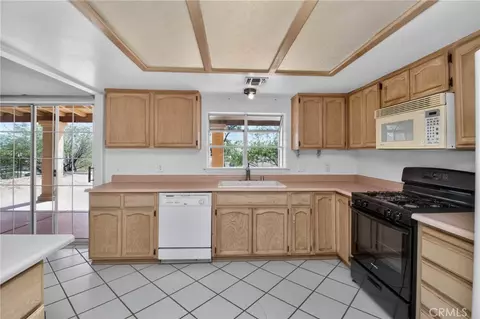 Kitchen - 2209 Casa Linda, Needles, CA 92363 photo 4 of 4
