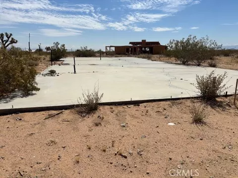 1 Mitch Rd, Landers, CA 92284