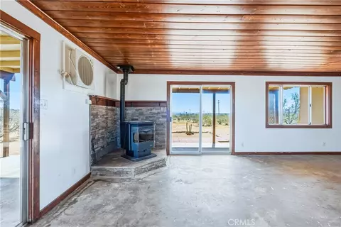 Living - 56674 Cone Blvd, Landers, CA 92285 photo 5 of 9