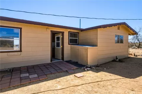 Exterior - 56674 Cone Blvd, Landers, CA 92285 photo 5 of 10