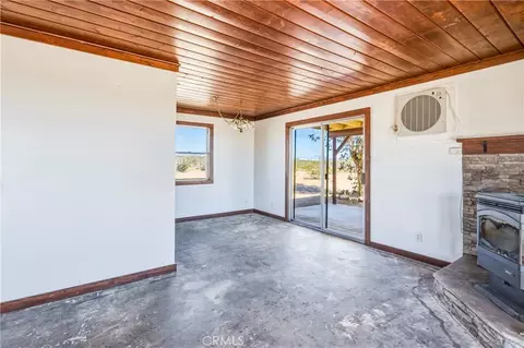 Living - 56674 Cone Blvd, Landers, CA 92285 photo 7 of 9