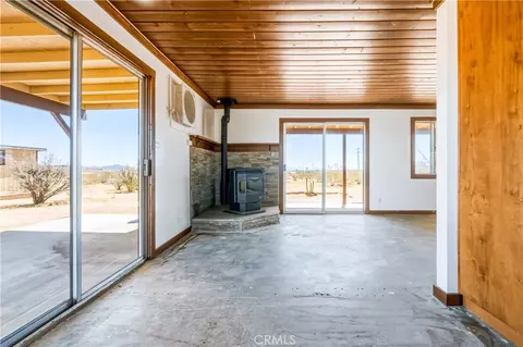 Living - 56674 Cone Blvd, Landers, CA 92285 photo 4 of 9