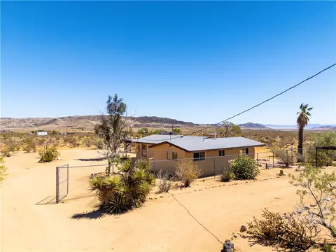 Exterior - 56674 Cone Blvd, Landers, CA 92285 photo 10 of 11