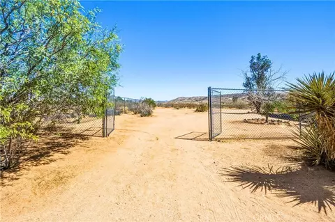 Exterior - 56674 Cone Blvd, Landers, CA 92285 photo 9 of 11