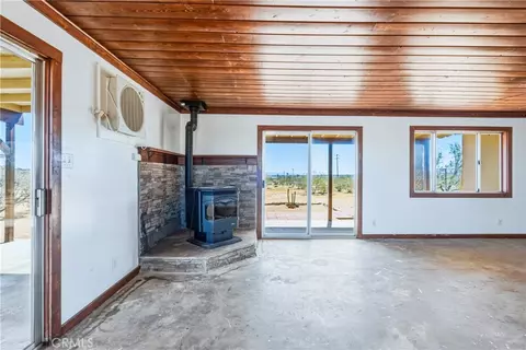 Living - 56674 Cone Blvd, Landers, CA 92285 photo 5 of 9