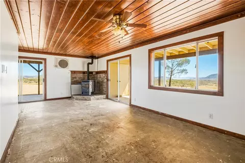 Living - 56674 Cone Blvd, Landers, CA 92285 photo 3 of 9