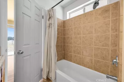 Bath - 4920 1st E, Joshua Tree, CA 92252 photo 2 of 4