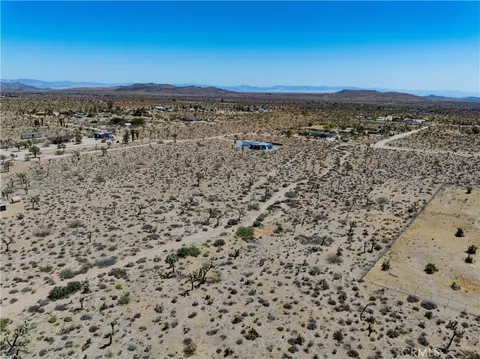 57877 La Crescenta, Yucca Valley, CA 92284 photo 5