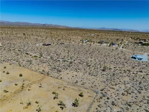 57877 La Crescenta, Yucca Valley, CA 92284 photo 7