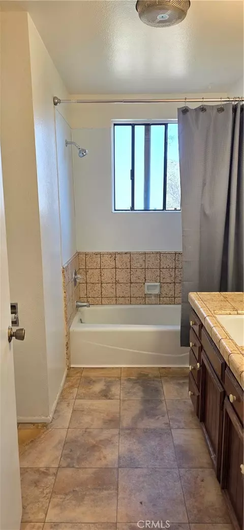 Bath - 7745 Joshua Vw, Yucca Valley, CA 92284 photo 1 of 7