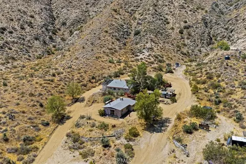 Exterior - 49324 Whiteside, Morongo Valley, CA 92256 photo 5 of 9