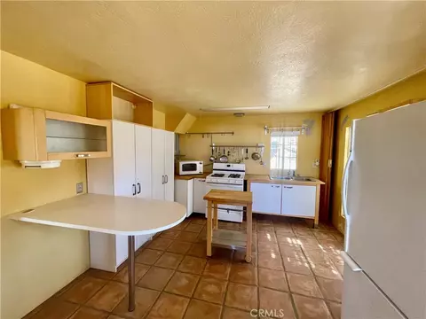 Kitchen - 49324 Whiteside, Morongo Valley, CA 92256 photo 2 of 2