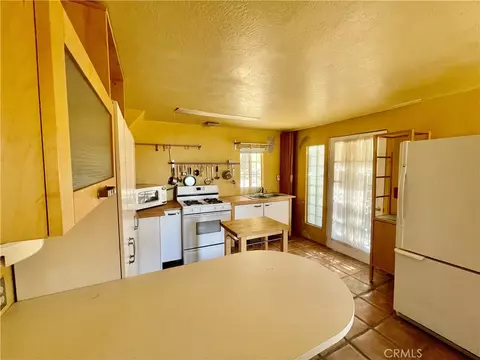 Kitchen - 49324 Whiteside, Morongo Valley, CA 92256 photo 1 of 2