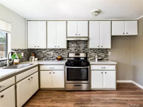 Kitchen - 60485 Latham Trl, Joshua Tree, CA 92252 photo 2 of 4