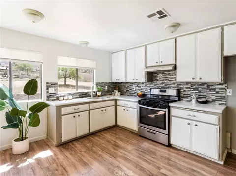 Kitchen - 60485 Latham Trl, Joshua Tree, CA 92252 photo 1 of 4