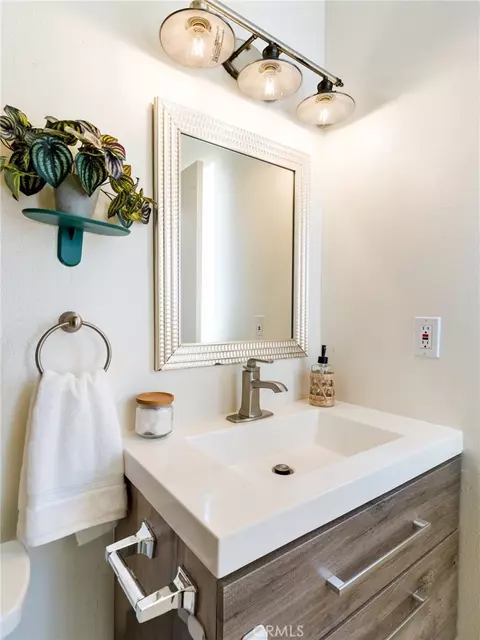 Bath - 60485 Latham Trl, Joshua Tree, CA 92252 photo 2 of 4