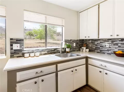 Kitchen - 60485 Latham Trl, Joshua Tree, CA 92252 photo 3 of 4