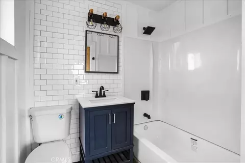 Bath - 777 Quail Bush Rd, Landers, CA 92285 photo 1 of 1