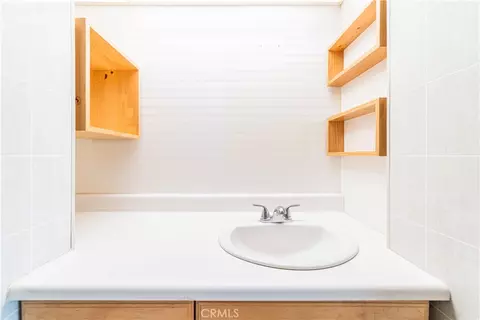Bath - 9215 Encelia, Morongo Valley, CA 92256 photo 1 of 2