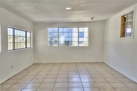 Living - 67446 Appian Rd, Twentynine Palms, CA 92277 photo 2 of 4