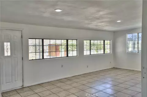 Living - 67446 Appian Rd, Twentynine Palms, CA 92277 photo 1 of 4