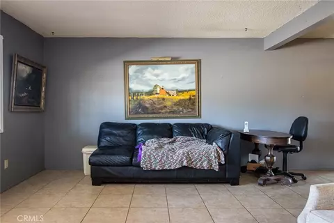 Living - 7613 Cherokee, Yucca Valley, CA 92284 photo 3 of 4
