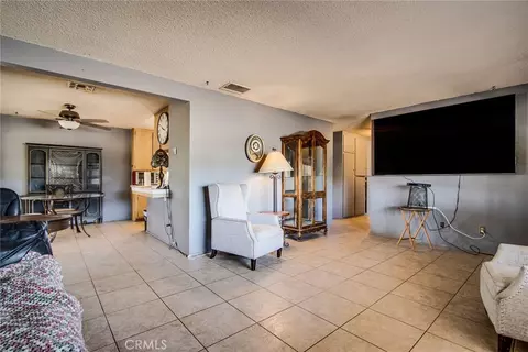 Living - 7613 Cherokee, Yucca Valley, CA 92284 photo 2 of 4