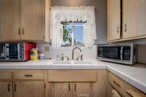 Kitchen - 7613 Cherokee, Yucca Valley, CA 92284 photo 1 of 4