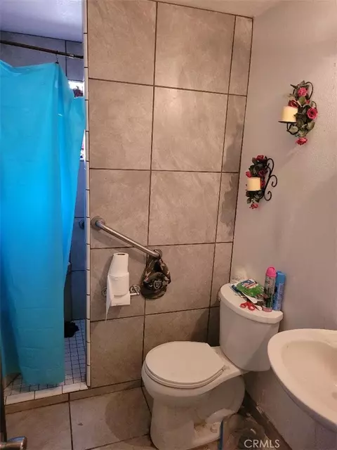 Bath - 206 Chestnut, Needles, CA 92363 photo 1 of 2