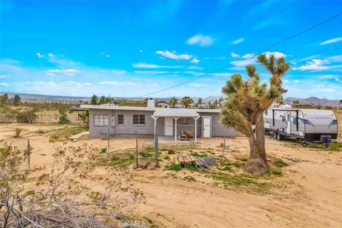 57726 Starlight Mesa Rd, Yucca Valley, CA 92284