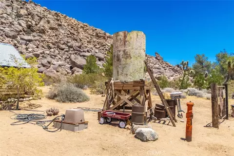 Exterior - 63436 Doggie, Joshua Tree, CA 92252 photo 10 of 34