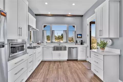 Kitchen - 63436 Doggie, Joshua Tree, CA 92252 photo 3 of 6