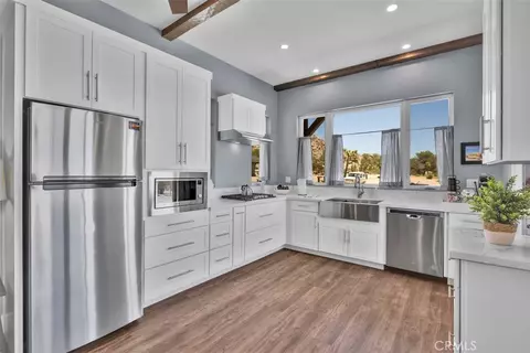 Kitchen - 63436 Doggie, Joshua Tree, CA 92252 photo 4 of 6