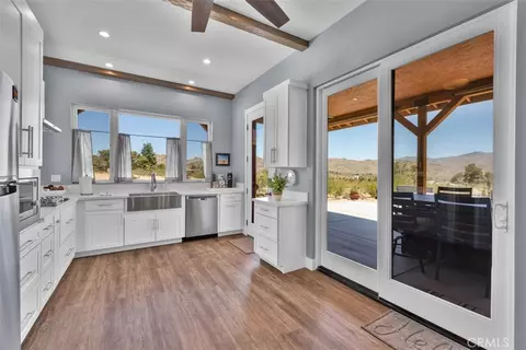 Kitchen - 63436 Doggie, Joshua Tree, CA 92252 photo 5 of 6