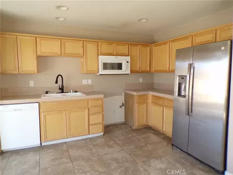 Kitchen - 6014 Regino, Twentynine Palms, CA 92277 photo 2 of 2