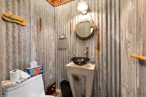Bath - 7880 Wesley Rd, Joshua Tree, CA 92252 photo 5 of 5