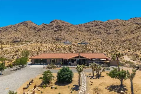 Exterior - 7880 Wesley Rd, Joshua Tree, CA 92252 photo 2 of 12