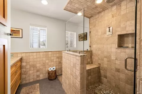 Bath - 7880 Wesley Rd, Joshua Tree, CA 92252 photo 2 of 5