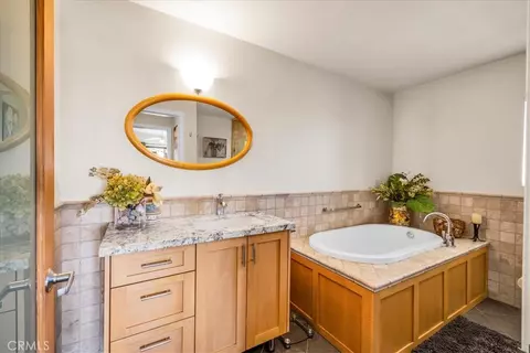 Bath - 7880 Wesley Rd, Joshua Tree, CA 92252 photo 1 of 5