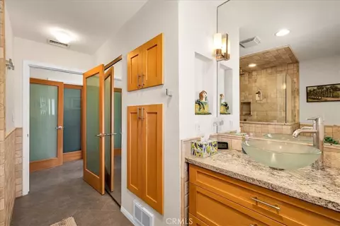Bath - 7880 Wesley Rd, Joshua Tree, CA 92252 photo 3 of 5