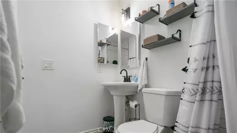 Bath - 670 Ducor Ave, Landers, CA 92285 photo 5 of 5