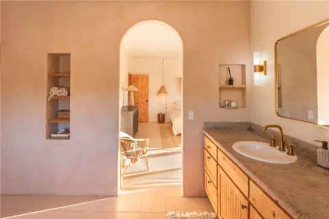 Bath - 5802 Olema Rd, Yucca Valley, CA 92284 photo 4 of 7