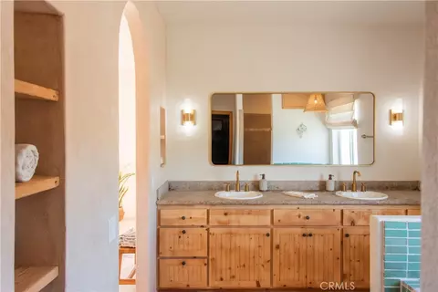 Bath - 5802 Olema Rd, Yucca Valley, CA 92284 photo 2 of 7
